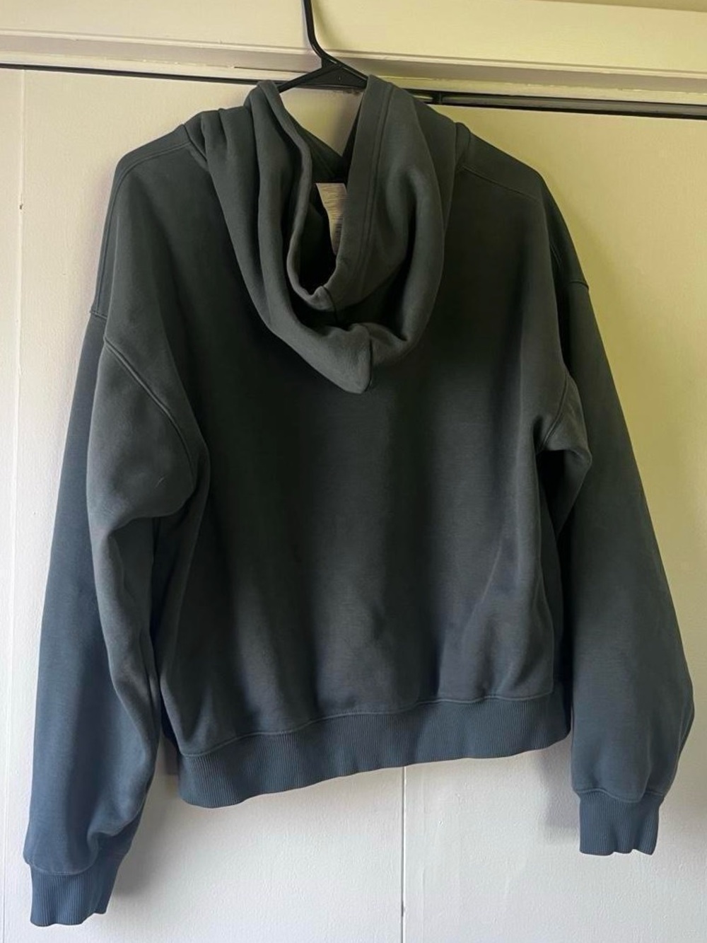 Fabletics Sweatshirt - Picture 2 of 5
